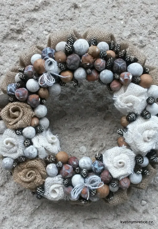 Věnce — fotografie 73